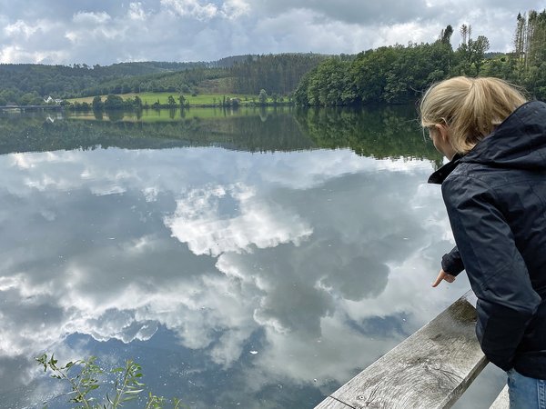 Als EU-Badegewässer hat die Listertalsperre erneut die beste Bewertung vom Landesamt für Natur-, Umwelt- und Verbraucherschutz NRW erhalten. Foto: Alexander Bange / Märkischer Kreis