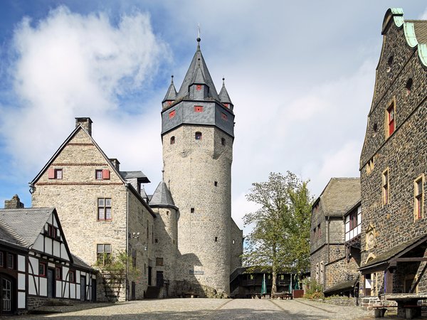 Kostenfreier Eintritt in den Museen der Burg Altena, im Deutschen Drahtmuseum und in der Luisenhütte Balve-Wocklum ab Donnerstag, 25. April. Foto: Stephan Sensen/Märkischer Kreis