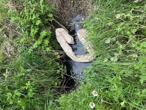 Am 7. Mai 2024 rückte der Bereitschaftsdienst der Umweltbehörde des Märkischen Kreises zu einem Umweltalarm in Balve aus. Foto: Karsten Runte/Märkischer Kreis