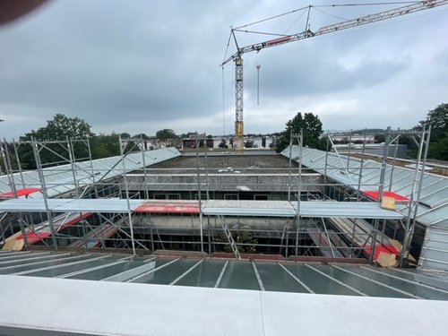 Die Berufskollegs am Raithelplatz in Lüdenscheid erhalten neue Glasfassaden. Start der Arbeiten ist bereits im Herbst dieses Jahres. Foto: Christian Bittner / Märkischer Kreis