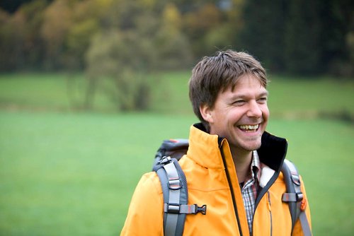 Naturparkführer Guido Bloch lädt ein zu einer Wanderung für Singles ab 35 Jahre. Foto: Sauerland-Tourismus