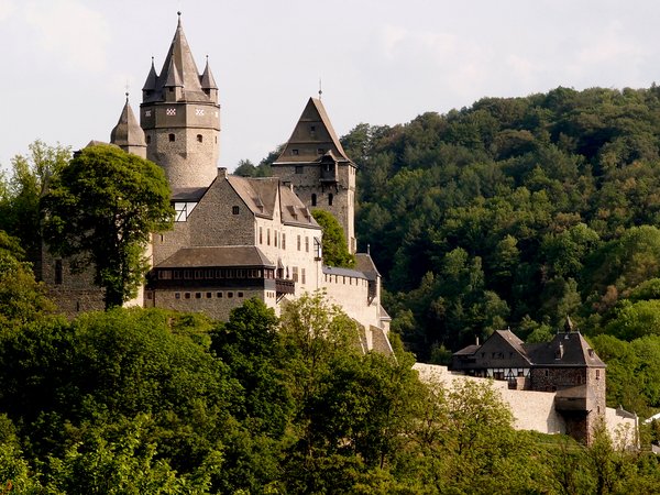 Immer einen Ausflug wert: Zum Tag des offenen Denkmals am 8. September bieten die Museen der Burg Altena kostenlose Führungen an. Foto Stephan Sensen/ Märkischer Kreis