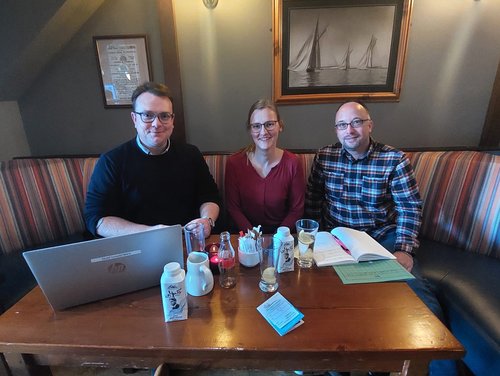 Im Austausch für die Partnerschaft zwischen dem County Waterford und dem Märkischen Kreis waren (v.l.n.r.): Keith Murphy (Waterford City and County Council), Isabelle Schöneborn und Holger Schroer (Partnerschaftsbeauftrage beim Märkischen Kreis). Foto: Märkischer Kreis