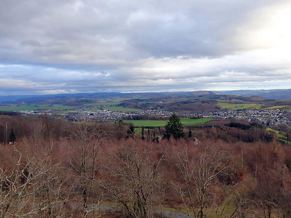 Anspruchsvolle Naturparkwanderung am Sonntag, 14. April: dafür sind die Aussichten umso schöner. Bei guter Sicht sind weitere Stadtgebiete zu sehen. Foto: Michaela Rothhöft