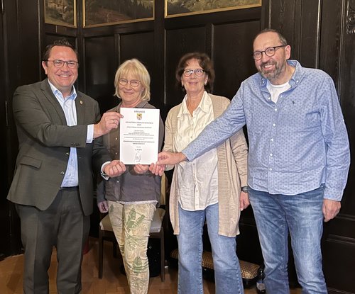 Heimatpreis 2024: Platz 2 geht an den Förderverein Wasser und Naturschutz Arche Noah aus Menden für das Wildbienen-Projekt. Foto: Alexander Bange / Märkischer Kreis