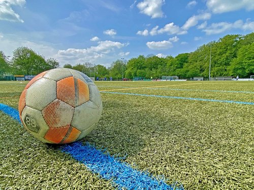 Auf dem Sportplatz des FC Borussia Dröschede in Iserlohn findet am 16. Mai die Endrunde der Regierungs-Bezirksmeisterschaft im Fußball statt. Symbolfoto: Hannah Heyn / Märkischer Kreis