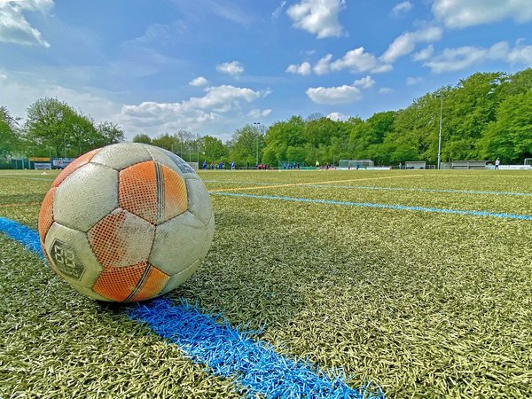 Auf dem Sportplatz des FC Borussia Dröschede in Iserlohn findet am 16. Mai die Endrunde der Regierungs-Bezirksmeisterschaft im Fußball statt. Symbolfoto: Hannah Heyn / Märkischer Kreis