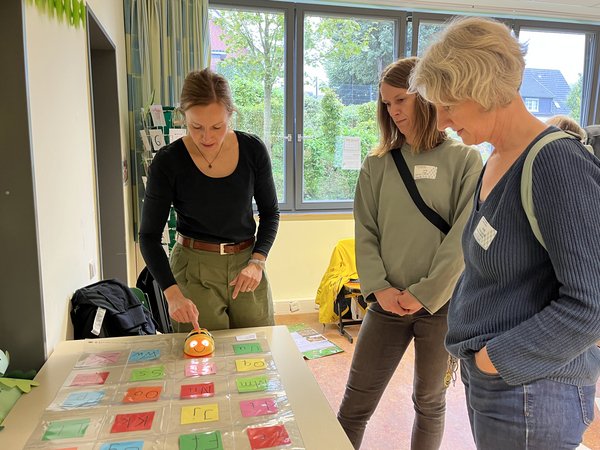 In rund 40 Workshops konnten die Teilnehmerinnen und Teilnehmer neue Themen und Methoden für den Förderschulunterricht kennenlernen. Foto: Katharina Buschmann / Märkischer Kreis