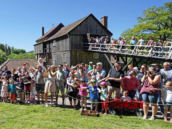 Das Museumsfest zum Saisonstart der Luisenhütte in Balve Wocklum lockt am 5. Mai mit einem abwechslungsreichen Programm. Foto: Stephan Sensen/Märkischer Kreis