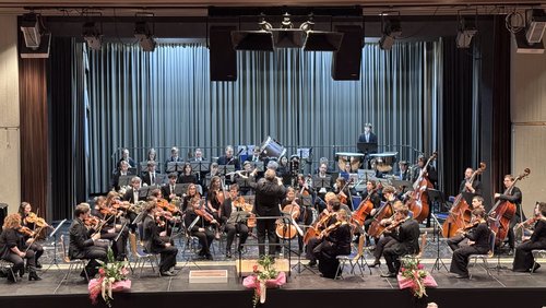 Das Publikum honorierte das Konzert des Märkischen Jugendsinfonieorchesters im Werdohler Festsaal Riesei mit stehenden Ovationen. Foto: Michelle Wolzenburg/ Märkischer Kreis 