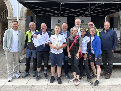 Herzlichen Glückwunsch an die "Beckumer Biker" aus Balve-Beckum, die in der Teamwertung mit 38.589 Kilometern Platz eins belegten. Sie radelten dabei knapp 6.000 Kilometer mehr als im Vorjahr. Foto: Hannah Heyn / Märkischer Kreis