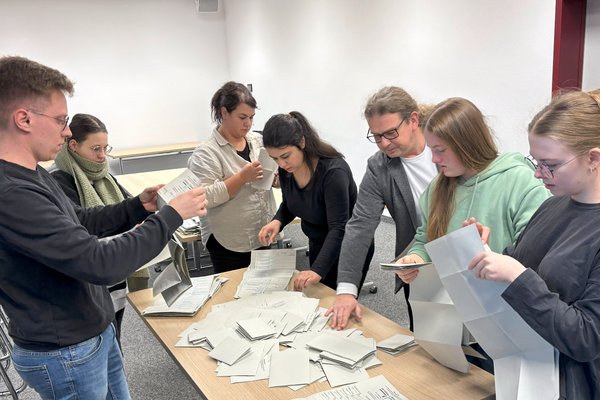 Wahllokal im Lüdenscheider Kreishaus. Foto: Alexander Bange / Märkischer Kreis