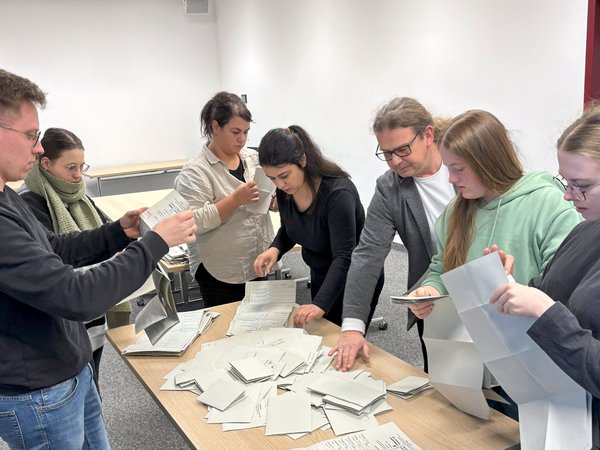 Wahllokal im Lüdenscheider Kreishaus. Foto: Alexander Bange / Märkischer Kreis