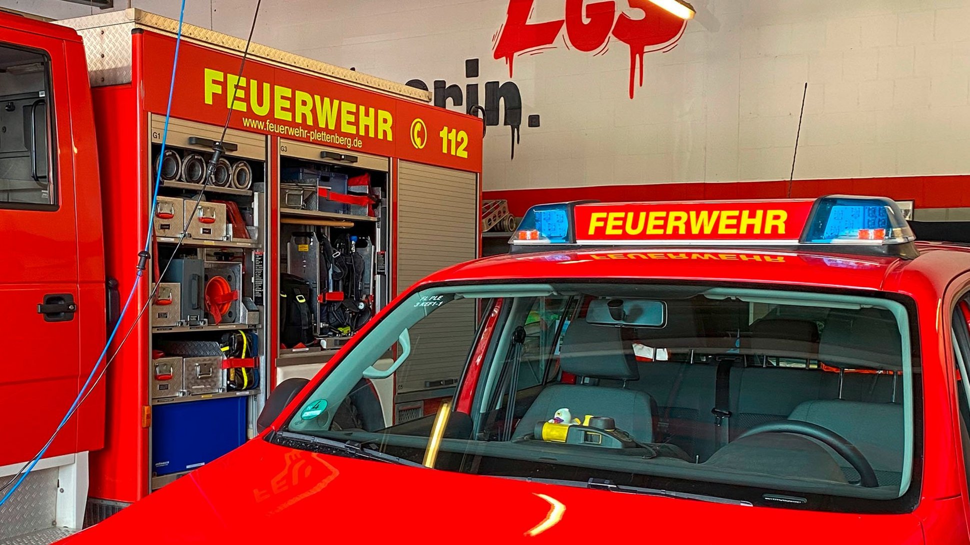 1 Rettungswagen und 1 Feuerwehrwagen