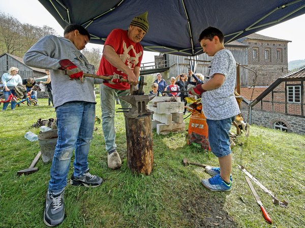 Jetzt für den Schmiede-Workshop für Kinder und (Groß-)Eltern an der Luisenhütte anmelden! Foto: Stephan Sensen/ Märkischer Kreis