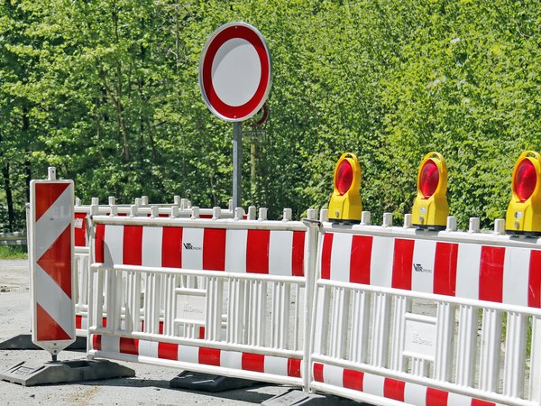 Die K12 zwischen Balve und Mellen wird ab Montag, 8. April, voll gesperrt. Dort finden dann eine Fahrbahnsanierung und Böschungssicherungsmaßnahmen statt. Eine Umleitung wird eingerichtet. Symbolfoto: Hannah Heyn / Märkischer Kreis