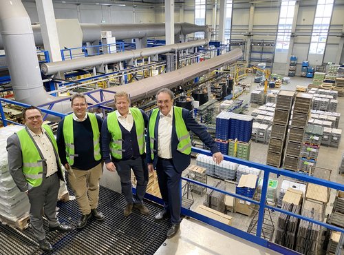 Unser Bild zeigt (von links): Landrat Marco Voge, die Geschäftsführer von Muschert & Gierse, Gert Middendorf und André Deimel, sowie GWS-Geschäftsführer Jochen Schröder. Foto: Alexander Bange / Märkischer Kreis