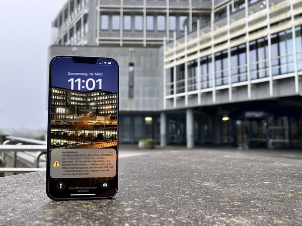 Um 11 Uhr wurde auch auf dem Smartphone der Probealarm ausgelöst. Foto: Katharina Buschmann / Märkischer Kreis