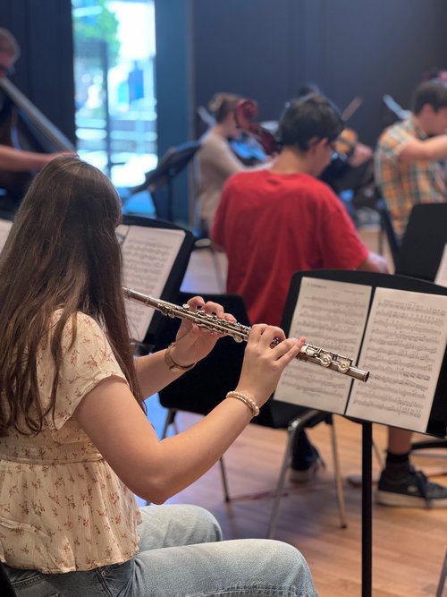 Die 43 Mitglieder des MJO freuen sich bereits auf die intensive Arbeitsphase in den Sommerferien und die anschließenden Konzerte mit der Philharmonie Südwestfalen  in Siegen und Meinerzhagen. Foto: Michelle Wolzenburg/Märkischer Kreis