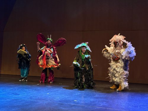 Das Inklusive Kabarett der Integrativen Kulturwerkstatt "Alte Schule" begeisterte zum Abschluss der Veranstaltung mit einer kreativen Aufführung. Foto: Kim Heinzer / Märkischer Kreis