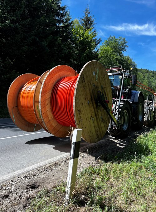 6. Call: Die Telekom wird rund 3.100 Kilometer Glasfaser verlegen und 551 neue Glasfaserverteiler aufstellen. Foto: Matthias Pohl / Märkischer Kreis