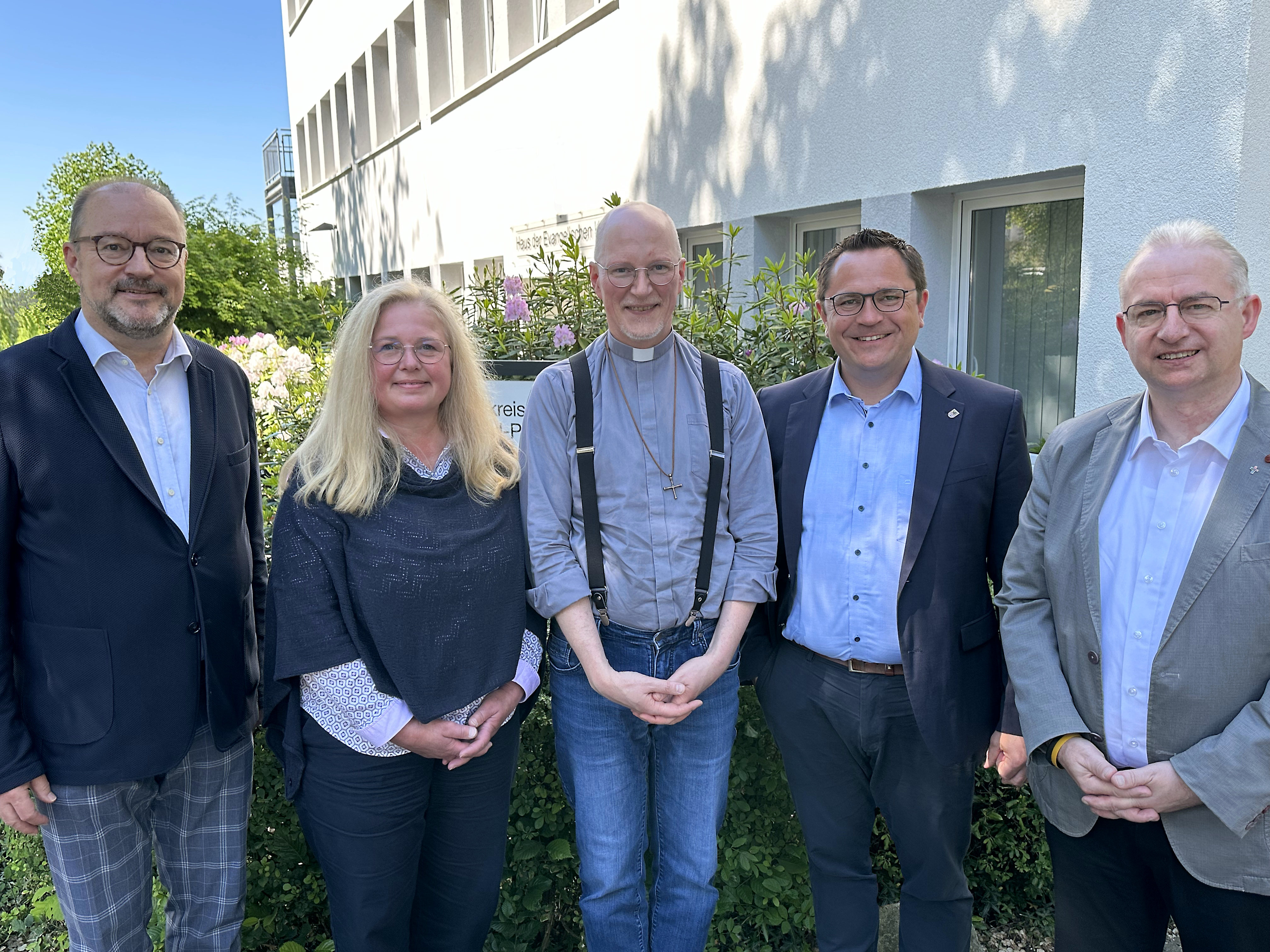 Unser Bild zeigt (von links): Dr. Christof Grote, Sabine Rehbein, Patrick Schnell, Landrat Marco Voge und Andreas Schulte. Foto: EKKLP