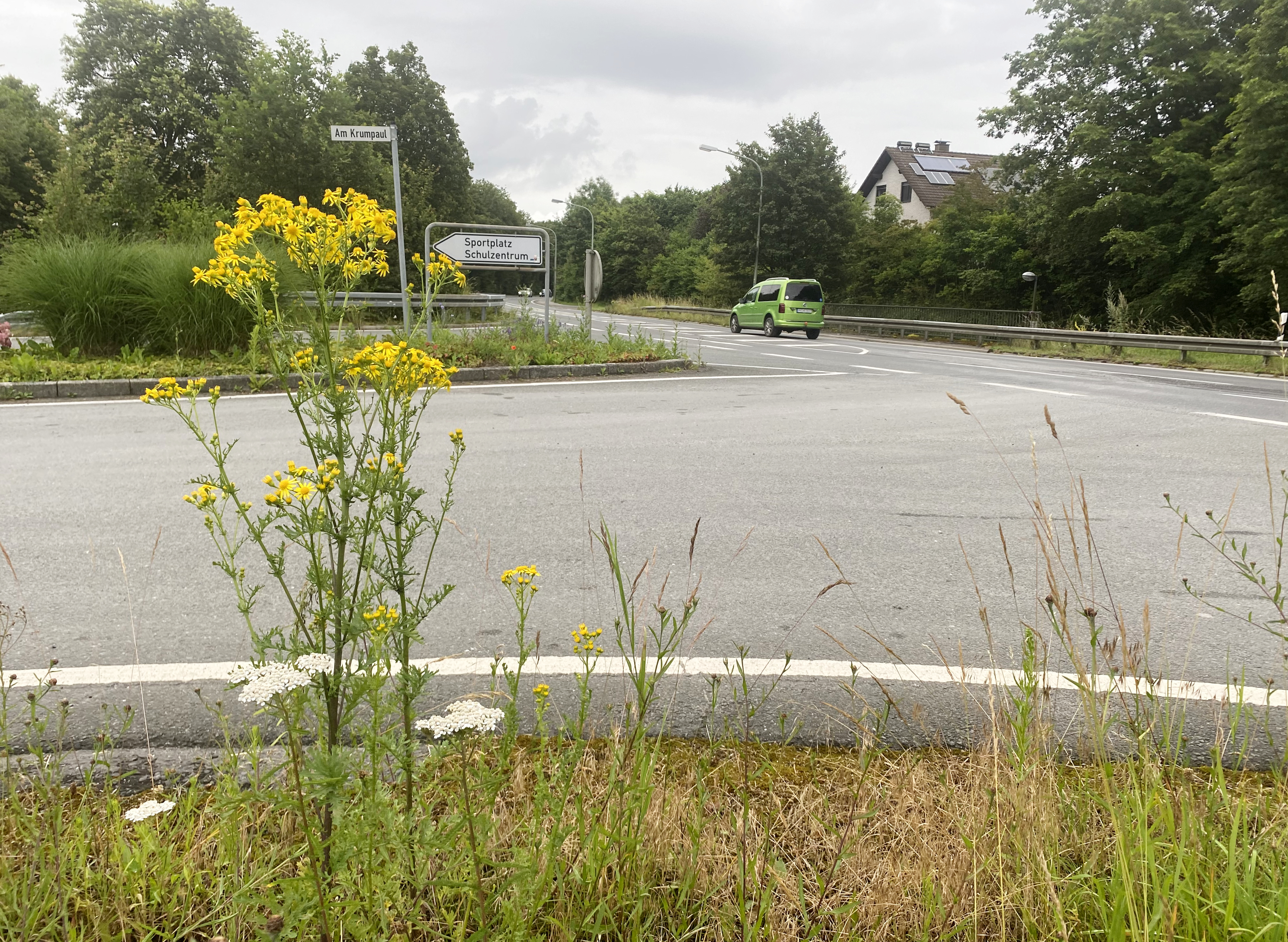 Die Kreisstraße 12 in Balve wird ab Montag, 8. Juli, auf einer Länge von etwa 150 Meter saniert. Die Arbeiten finden im Kreuzungsbereich Garbecker Straße / Am Krumpaul statt. Foto: Alexander Bange / Märkischer Kreis